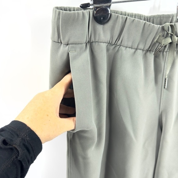 NEW Lululemon Womens On The Fly Crop Pants Size 12 Grey Sage Pockets Casual - Picture 6 of 15